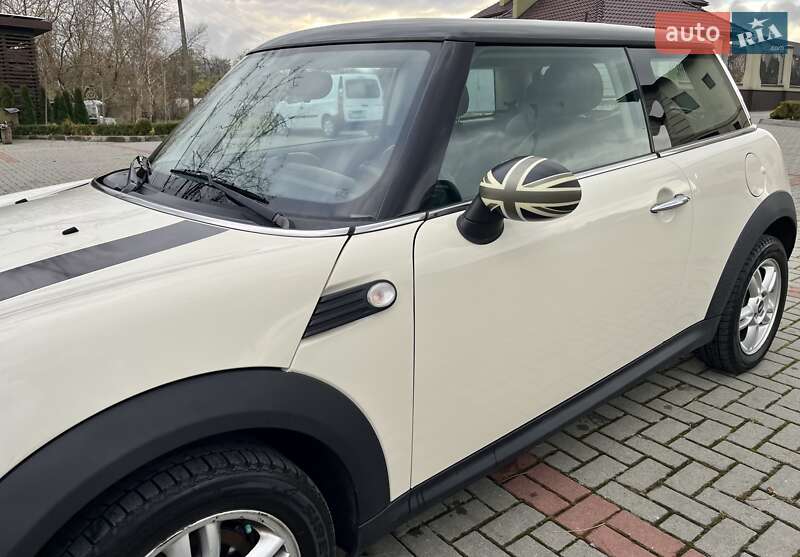 Хэтчбек MINI Cooper 2011 в Золочеве