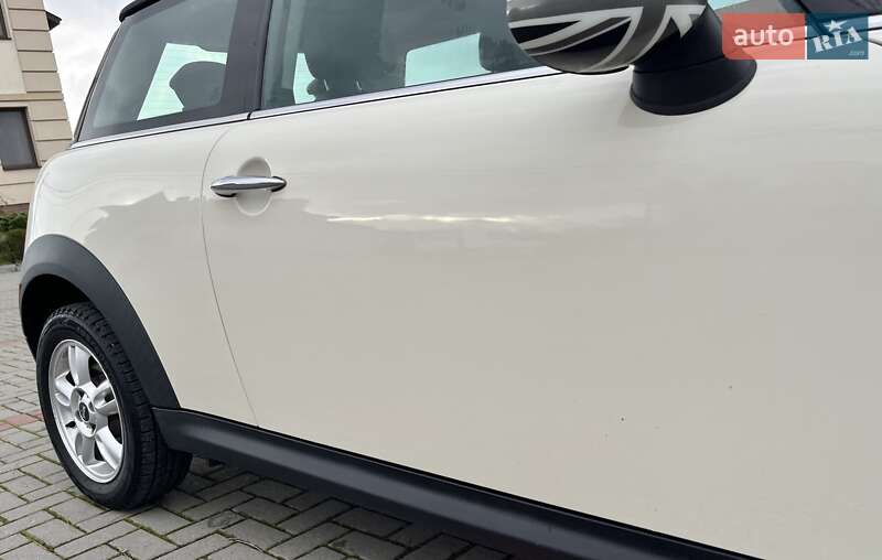 Хэтчбек MINI Cooper 2011 в Золочеве