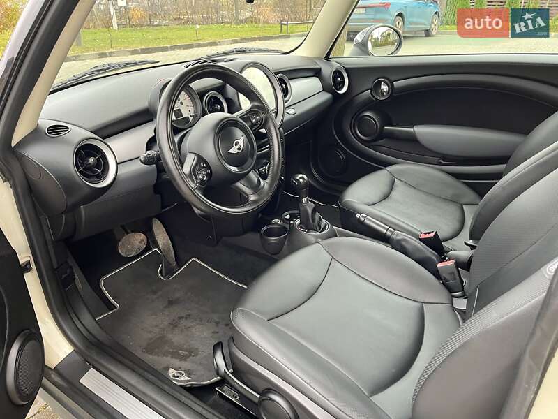 Хэтчбек MINI Cooper 2011 в Золочеве