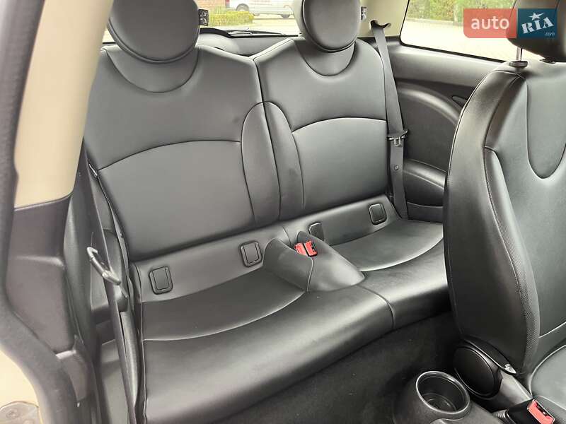 Хэтчбек MINI Cooper 2011 в Золочеве