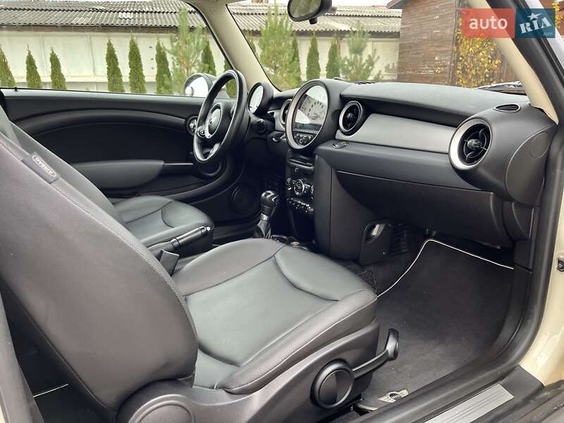 Хэтчбек MINI Cooper 2011 в Золочеве