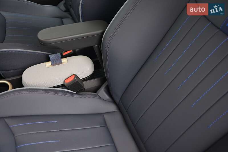 Хэтчбек MINI Cooper 2024 в Киеве фото 8 Хэтчбек MINI Cooper 2024 в Киеве