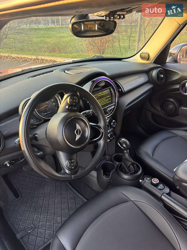 Хэтчбек MINI Cooper 2017 в Кривом Роге