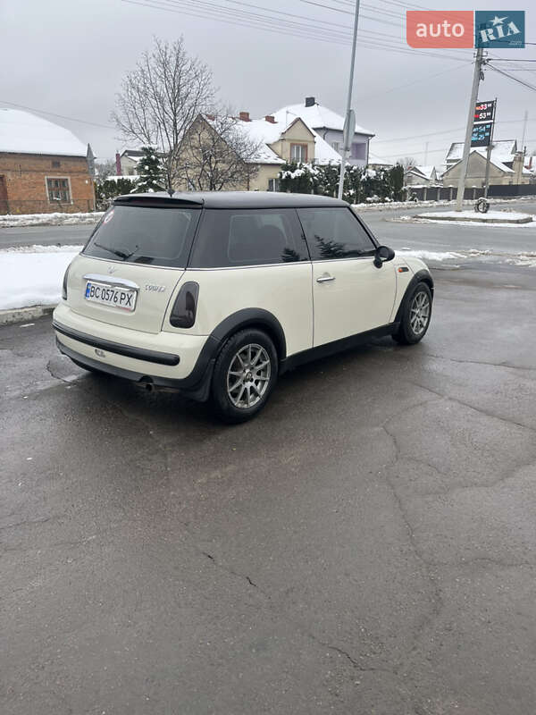 Хэтчбек MINI Cooper 2004 в Городке