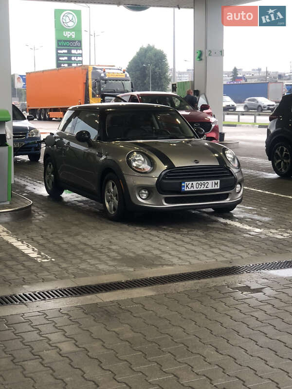 Хэтчбек MINI Cooper 2016 в Киеве