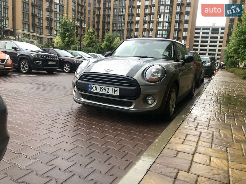 Хэтчбек MINI Cooper 2016 в Киеве