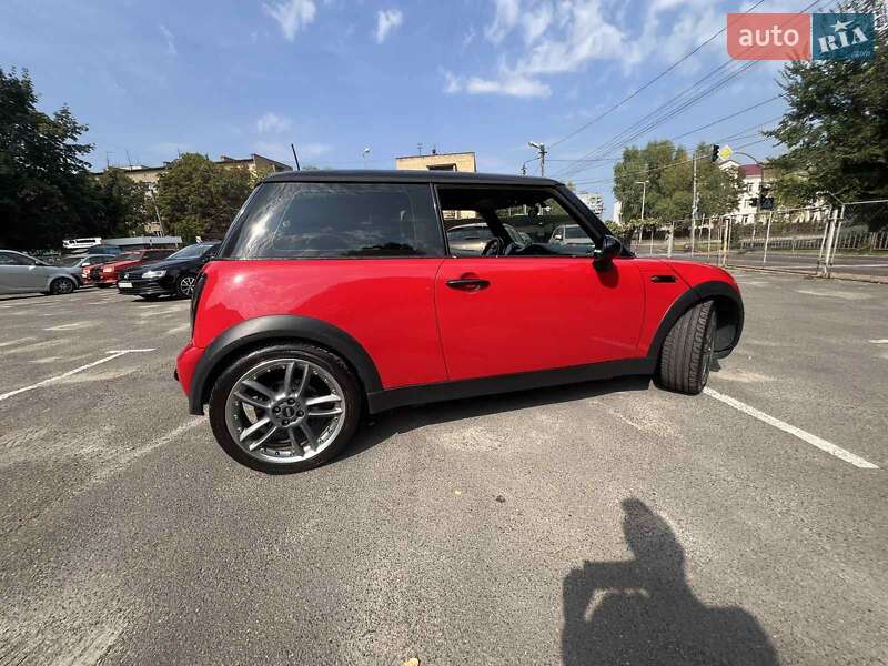 Хэтчбек MINI Cooper 2003 в Вишневом