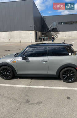 Хэтчбек MINI Cooper 2015 в Петропавловской Борщаговке