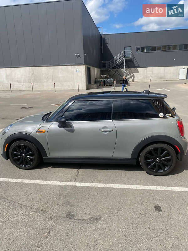 Хэтчбек MINI Cooper 2015 в Петропавловской Борщаговке