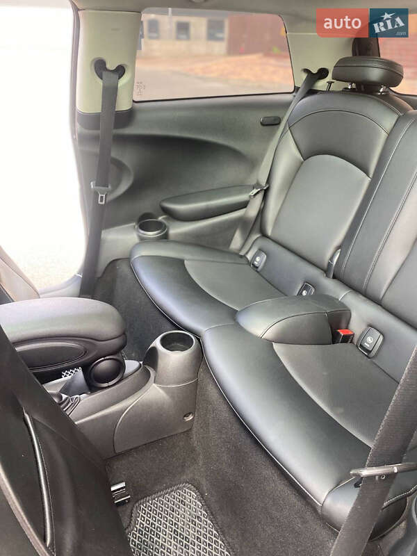 Хэтчбек MINI Cooper 2015 в Петропавловской Борщаговке