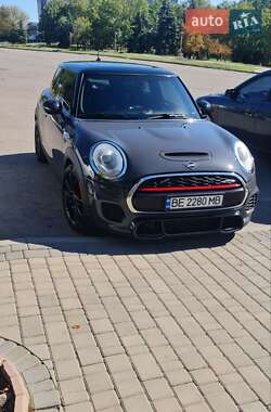 Хэтчбек MINI Cooper 2014 в Южноукраинске