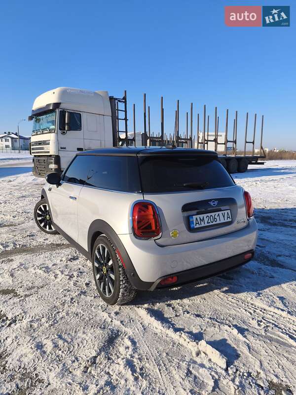 Хэтчбек MINI Cooper 2021 в Коростене