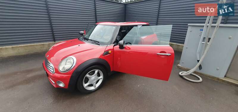 Хэтчбек MINI Cooper 2010 в Житомире