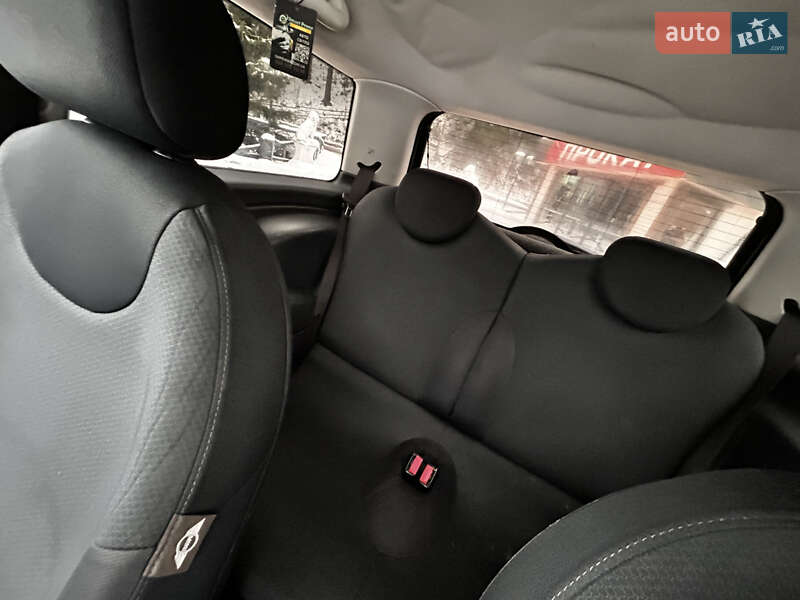 Хетчбек MINI Cooper 2004 в Поляниці