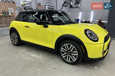 Хэтчбек MINI Cooper 2024 в Львове