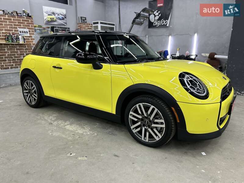 Хэтчбек MINI Cooper 2024 в Львове