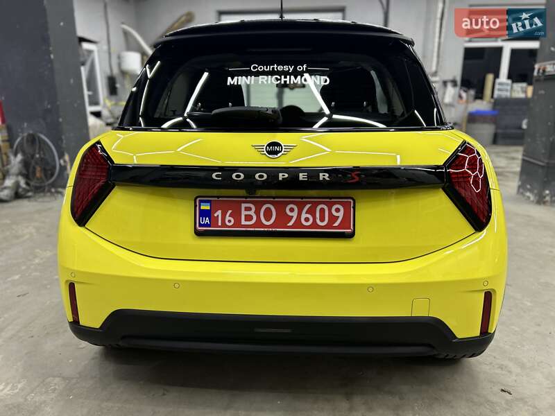 Хэтчбек MINI Cooper 2024 в Львове