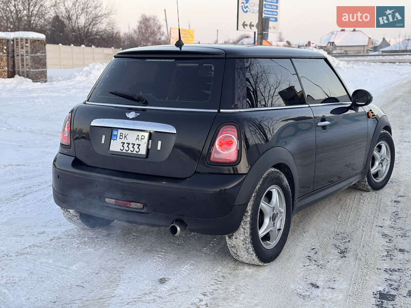 Хэтчбек MINI Cooper 2011 в Ровно