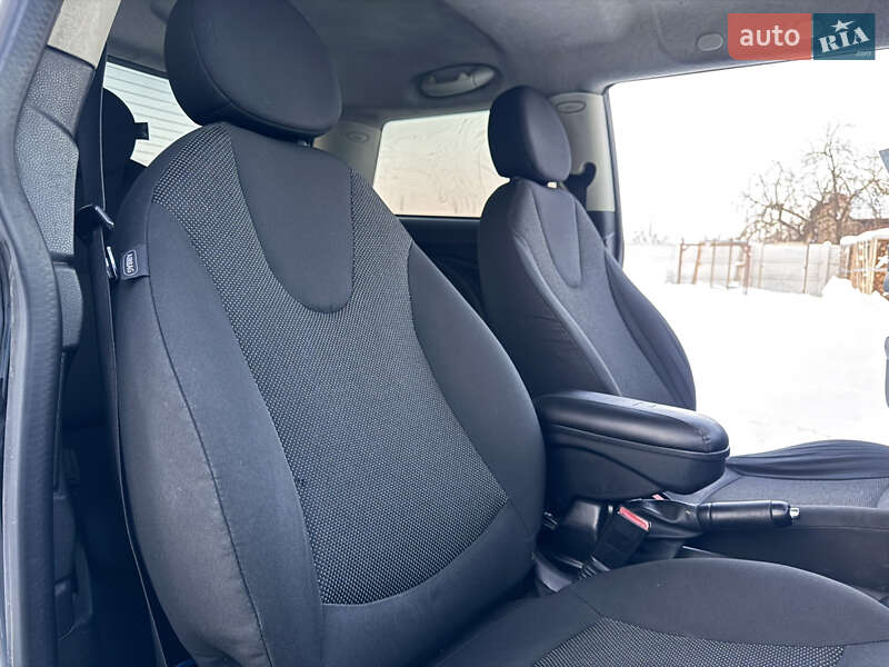 Хэтчбек MINI Cooper 2011 в Ровно