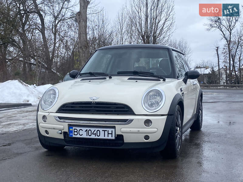 2006 Mini Cooper, VIN WMWRB11000TM92014:plate — photo 1 (autoria)
