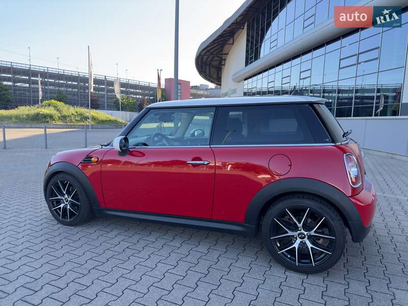 Хэтчбек MINI Cooper 2013 в Ужгороде