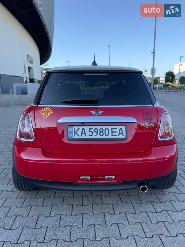 Хэтчбек MINI Cooper 2013 в Ужгороде