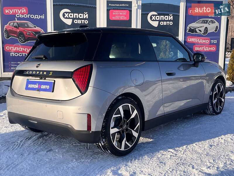 Хэтчбек MINI Cooper 2024 в Львове