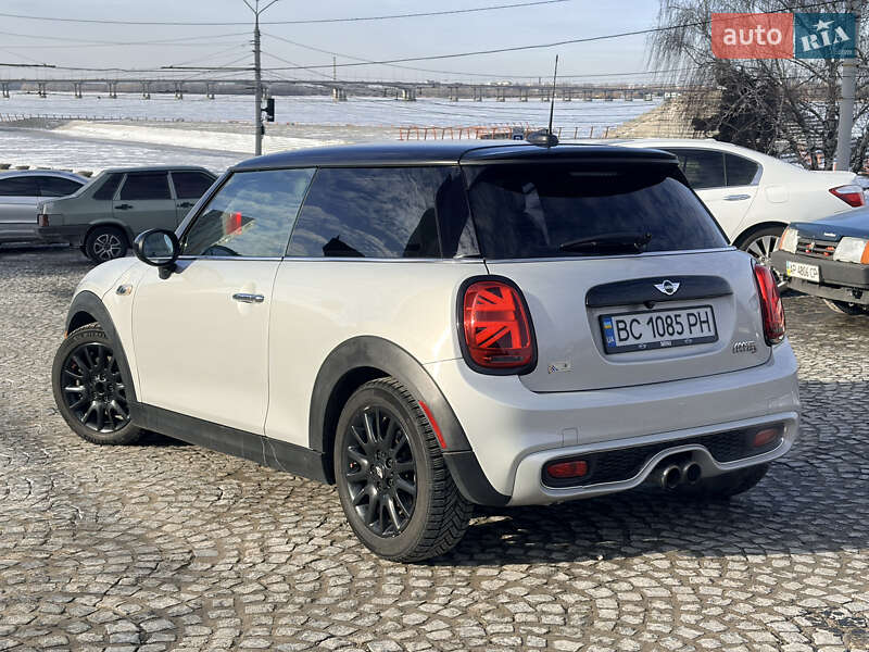 Хетчбек MINI Cooper 2016 в Дніпрі