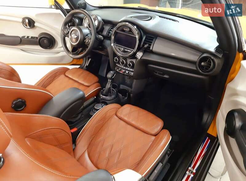 Хэтчбек MINI Cooper 2016 в Львове