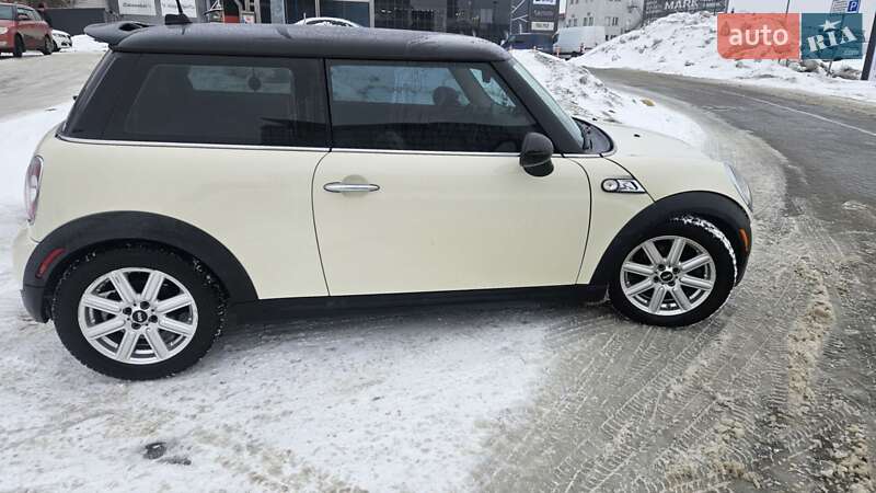 Хэтчбек MINI Cooper 2010 в Львове