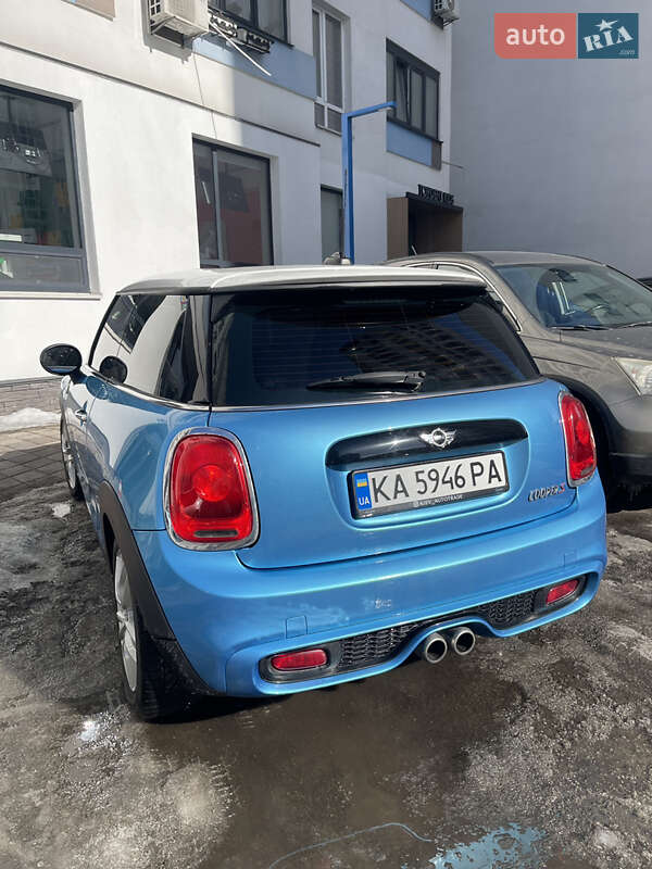 Хэтчбек MINI Cooper 2014 в Вишневом