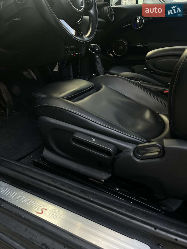 Хэтчбек MINI Cooper 2014 в Вишневом
