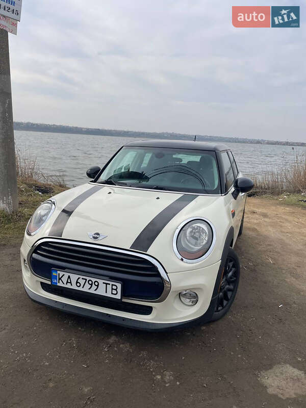 Хетчбек MINI Cooper 2016 в Києві фото Хетчбек MINI Cooper 2016 в Києві