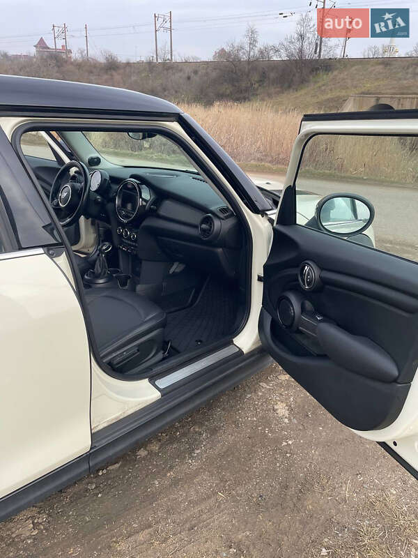 Хетчбек MINI Cooper 2016 в Києві фото 13 Хетчбек MINI Cooper 2016 в Києві