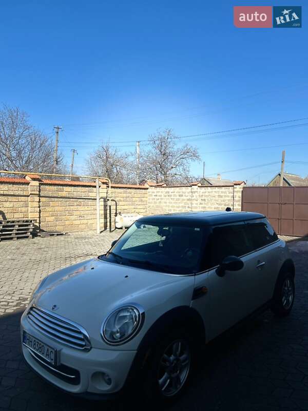 Хэтчбек MINI Cooper 2011 в Раздельной