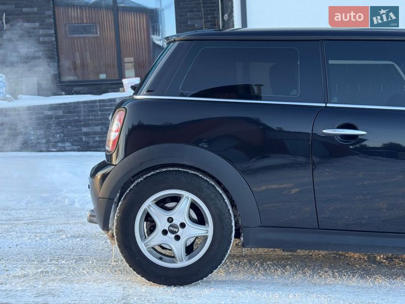 Хэтчбек MINI Cooper 2011 в Ровно