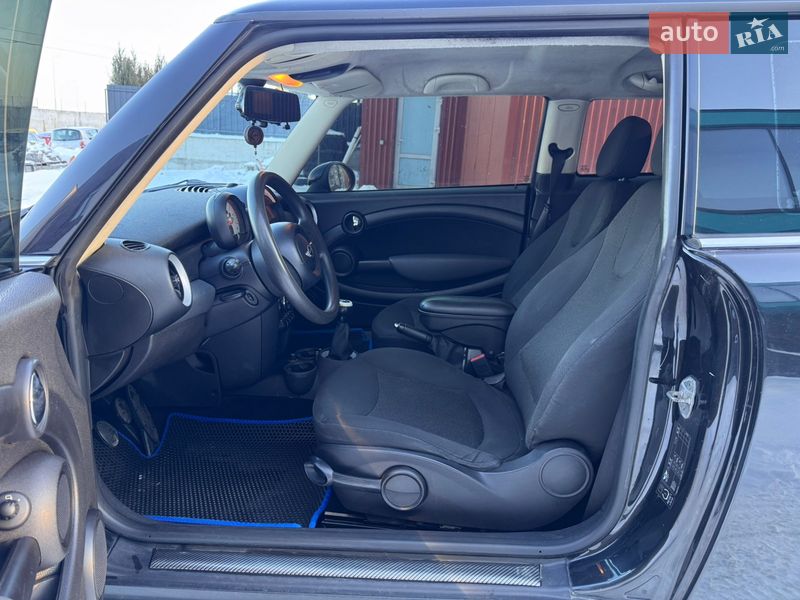 Хэтчбек MINI Cooper 2011 в Ровно