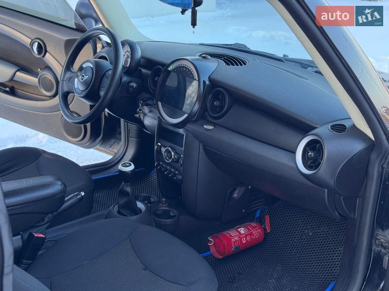 Хэтчбек MINI Cooper 2011 в Ровно