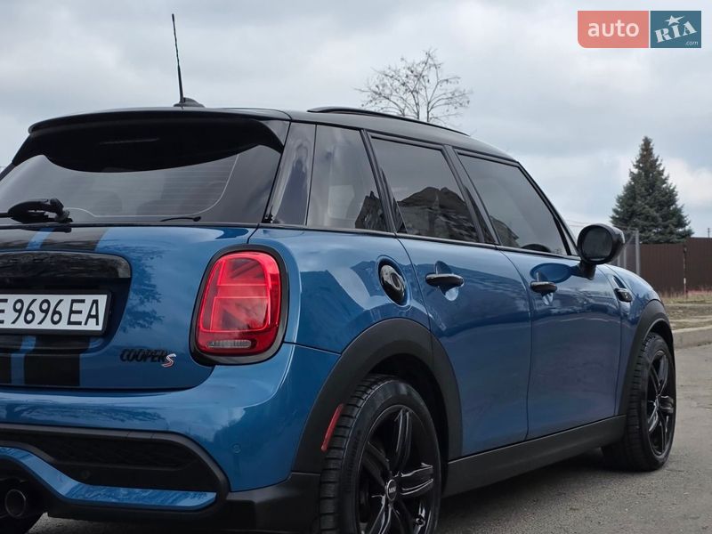 Хетчбек MINI Cooper 2023 в Южноукраїнську