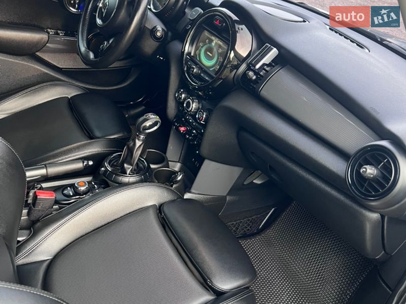 Хэтчбек MINI Cooper 2016 в Броварах