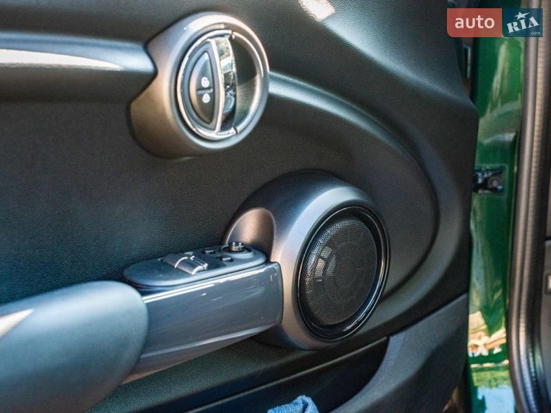 Хэтчбек MINI Cooper 2015 в Черновцах