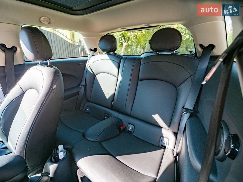 Хэтчбек MINI Cooper 2015 в Черновцах