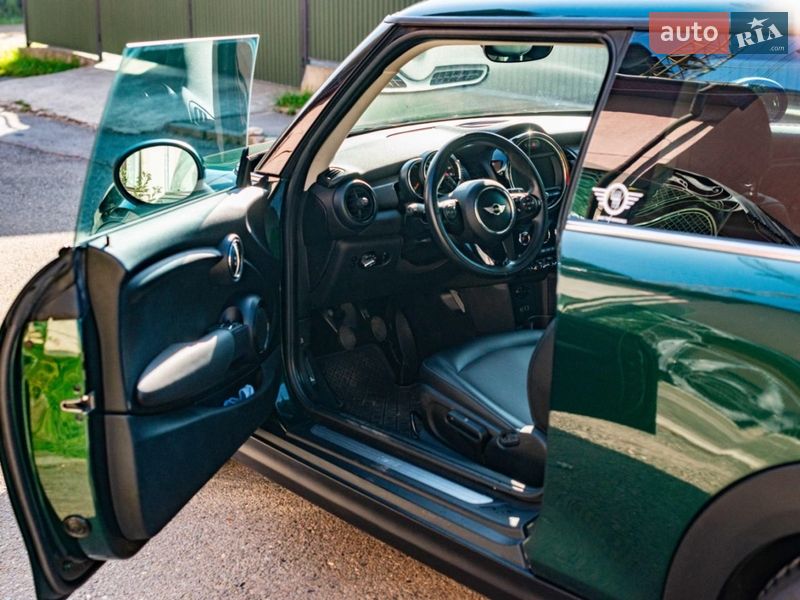 Хэтчбек MINI Cooper 2015 в Черновцах