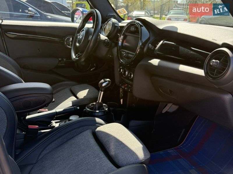 Хетчбек MINI Cooper 2017 в Черкасах