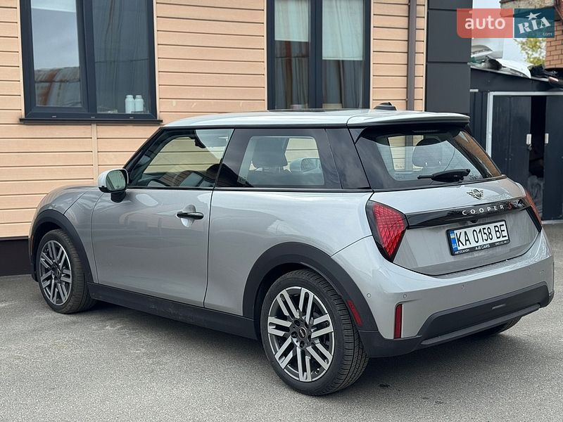Хэтчбек MINI Cooper 2024 в Киеве фото 3 Хэтчбек MINI Cooper 2024 в Киеве
