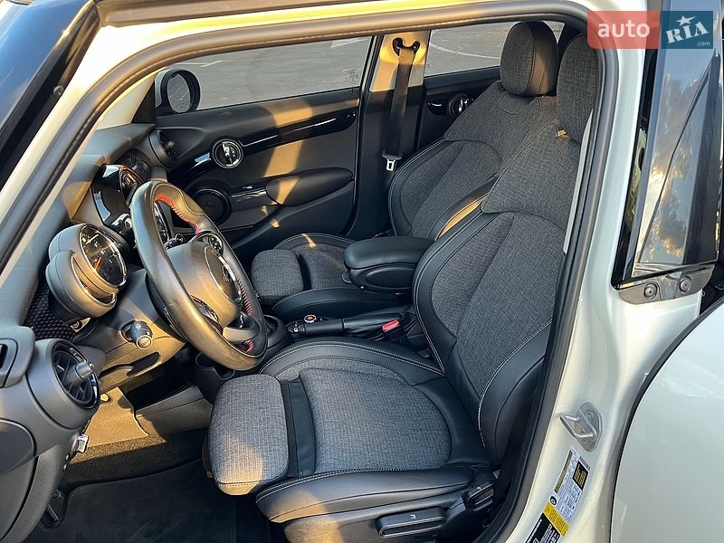 Хэтчбек MINI Cooper 2019 в Киеве