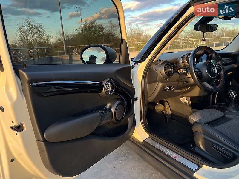 Хэтчбек MINI Cooper 2019 в Киеве