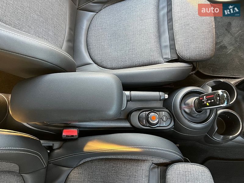 Хэтчбек MINI Cooper 2019 в Киеве