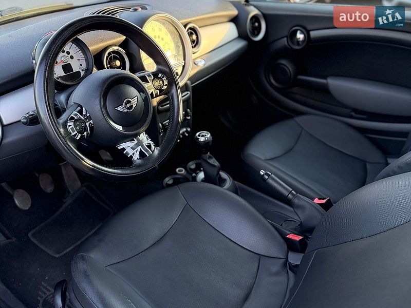 Хэтчбек MINI Cooper 2010 в Киеве