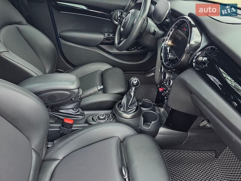 Хетчбек MINI Cooper 2023 в Южноукраїнську